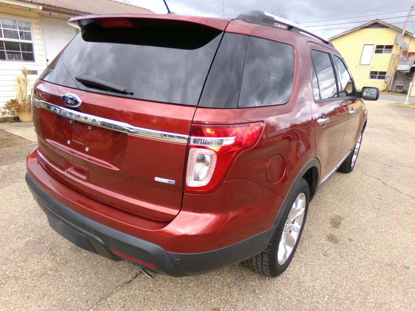 2014 Sunset Metallic /Cream Ford Explorer XLT 4WD (1FM5K8D8XEG) with an 3.5L V6 DOHC 24V engine, 6-Speed Automatic transmission, located at 401 First NE, Bearden, AR, 71720, (870) 687-3414, 33.726528, -92.611519 - Photo#24