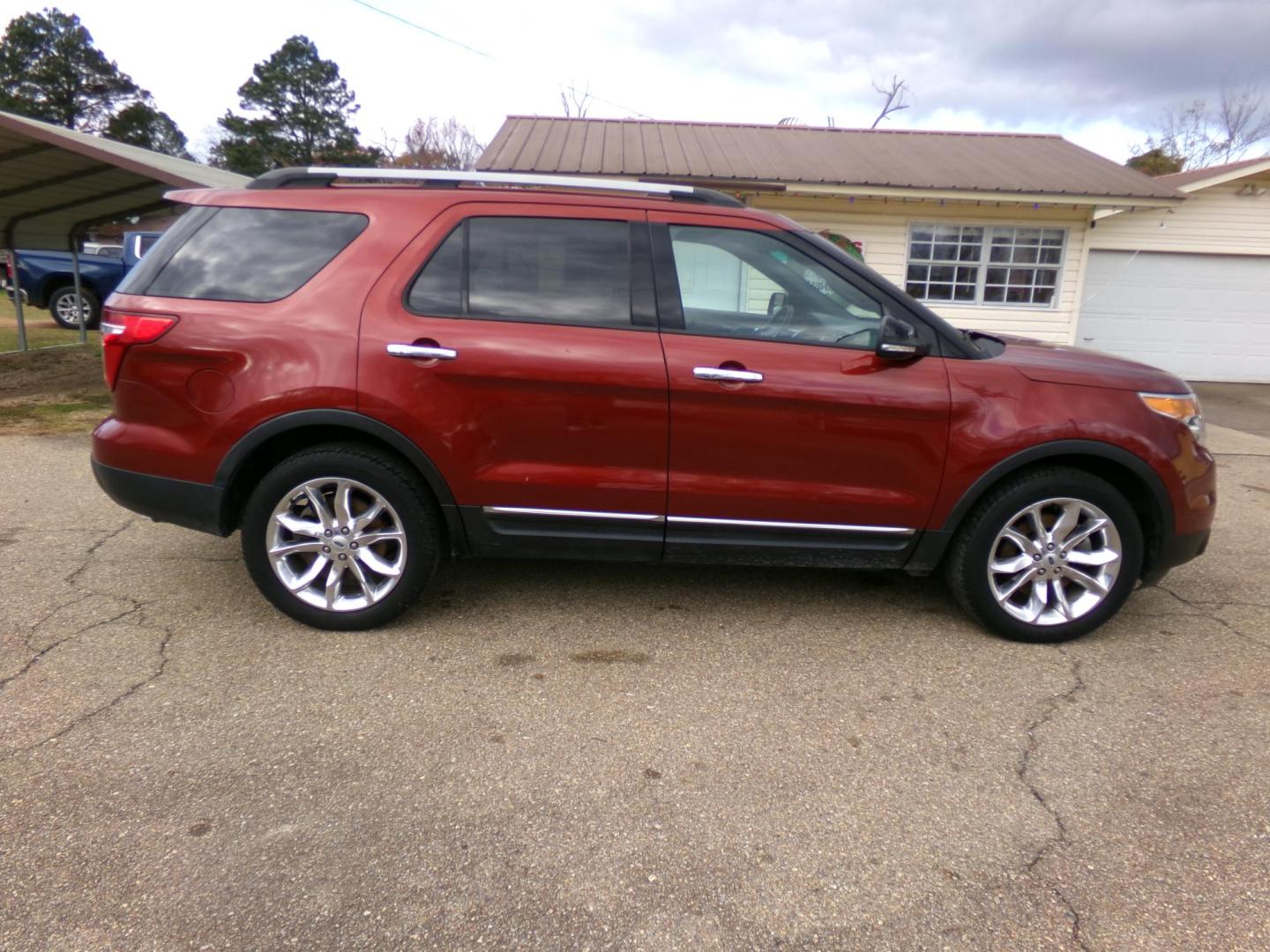 2014 Sunset Metallic /Cream Ford Explorer XLT 4WD (1FM5K8D8XEG) with an 3.5L V6 DOHC 24V engine, 6-Speed Automatic transmission, located at 401 First NE, Bearden, AR, 71720, (870) 687-3414, 33.726528, -92.611519 - Photo#25