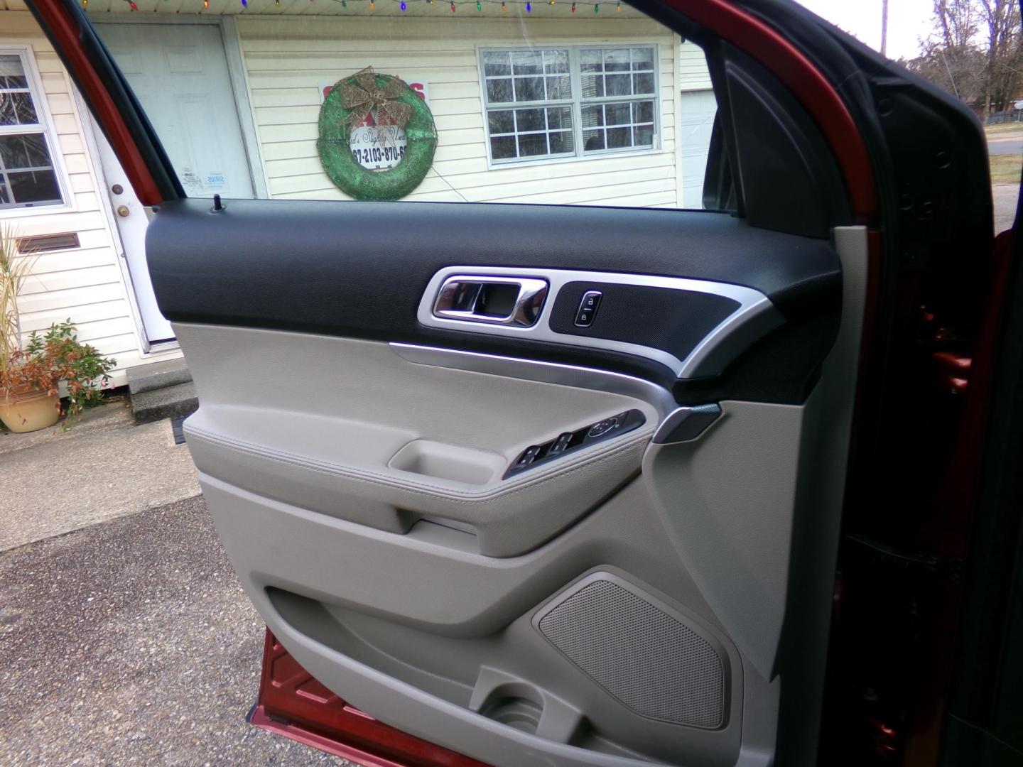 2014 Sunset Metallic /Cream Ford Explorer XLT 4WD (1FM5K8D8XEG) with an 3.5L V6 DOHC 24V engine, 6-Speed Automatic transmission, located at 401 First NE, Bearden, AR, 71720, (870) 687-3414, 33.726528, -92.611519 - Photo#8