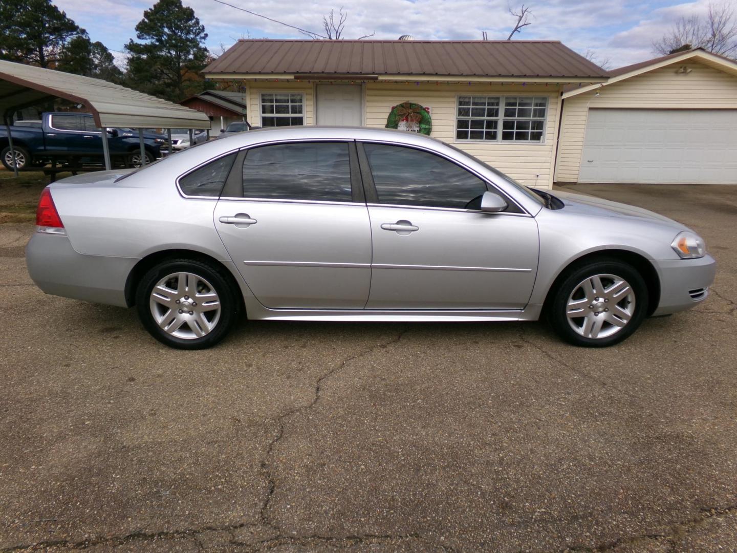 2013 Chevrolet Impala LT (Fleet) (2G1WG5E34D1) with an 3.6L V6 DOHC 16V FFV engine, 6-Speed Automatic transmission, located at 401 First NE, Bearden, AR, 71720, (870) 687-3414, 33.726528, -92.611519 - Photo#17