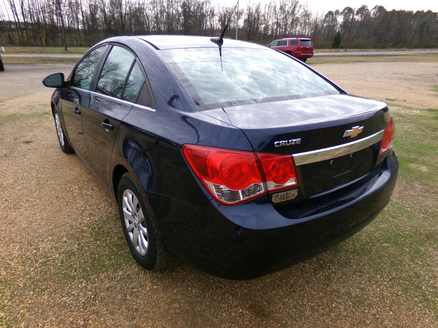 2011 Moroccan Blue Metallic /Gray Chevrolet Cruze 2LS (1G1PC5SHXB7) with an 1.8L L4 DOHC 16V FFV engine, 6-Speed Automatic transmission, located at 401 First NE, Bearden, AR, 71720, (870) 687-3414, 33.726528, -92.611519 - Photo#2