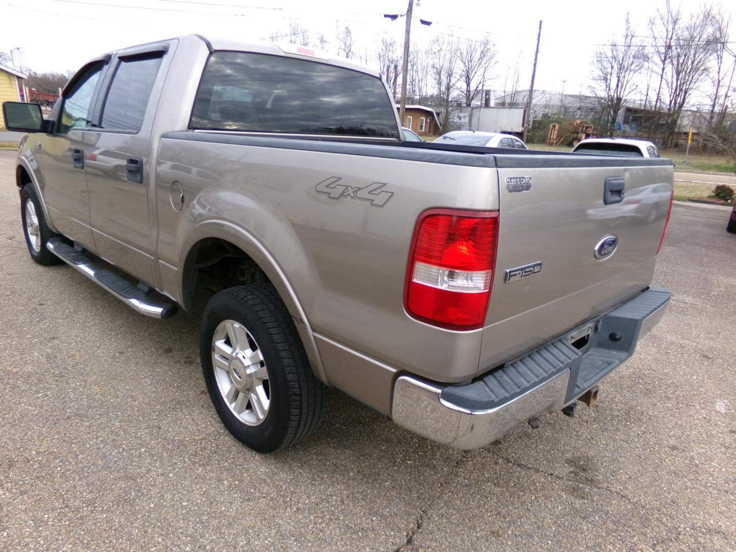 2004 Arizona Beige Metallic /Cream Ford F-150 Lariat SuperCrew 4WD (1FTPW14554K) with an 5.4L V6 SOHC 16V engine, 4-Speed Automatic Overdrive transmission, located at 401 First NE, Bearden, AR, 71720, (870) 687-3414, 33.726528, -92.611519 - Photo#2