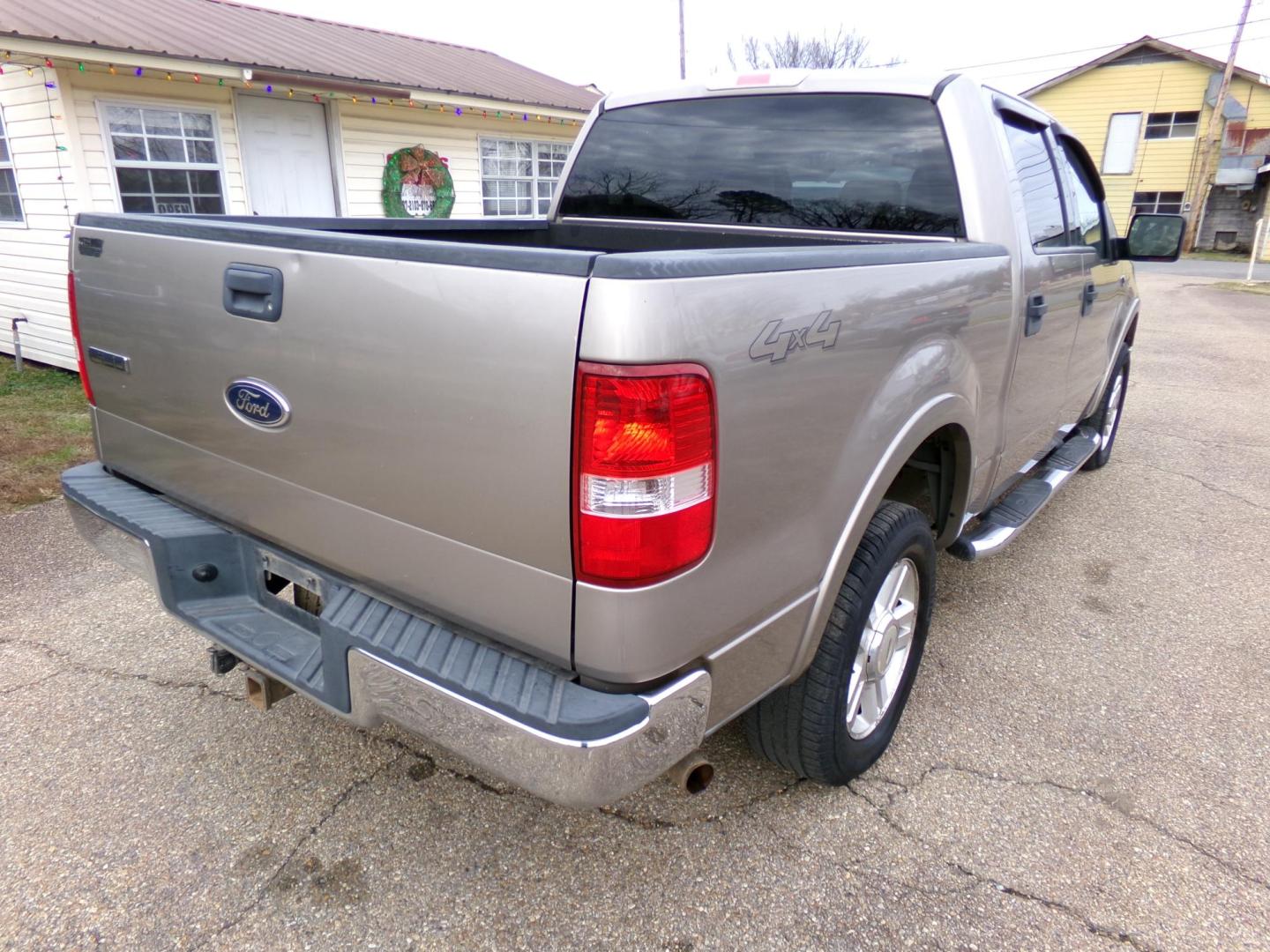 2004 Arizona Beige Metallic /Cream Ford F-150 Lariat SuperCrew 4WD (1FTPW14554K) with an 5.4L V6 SOHC 16V engine, 4-Speed Automatic Overdrive transmission, located at 401 First NE, Bearden, AR, 71720, (870) 687-3414, 33.726528, -92.611519 - Photo#19