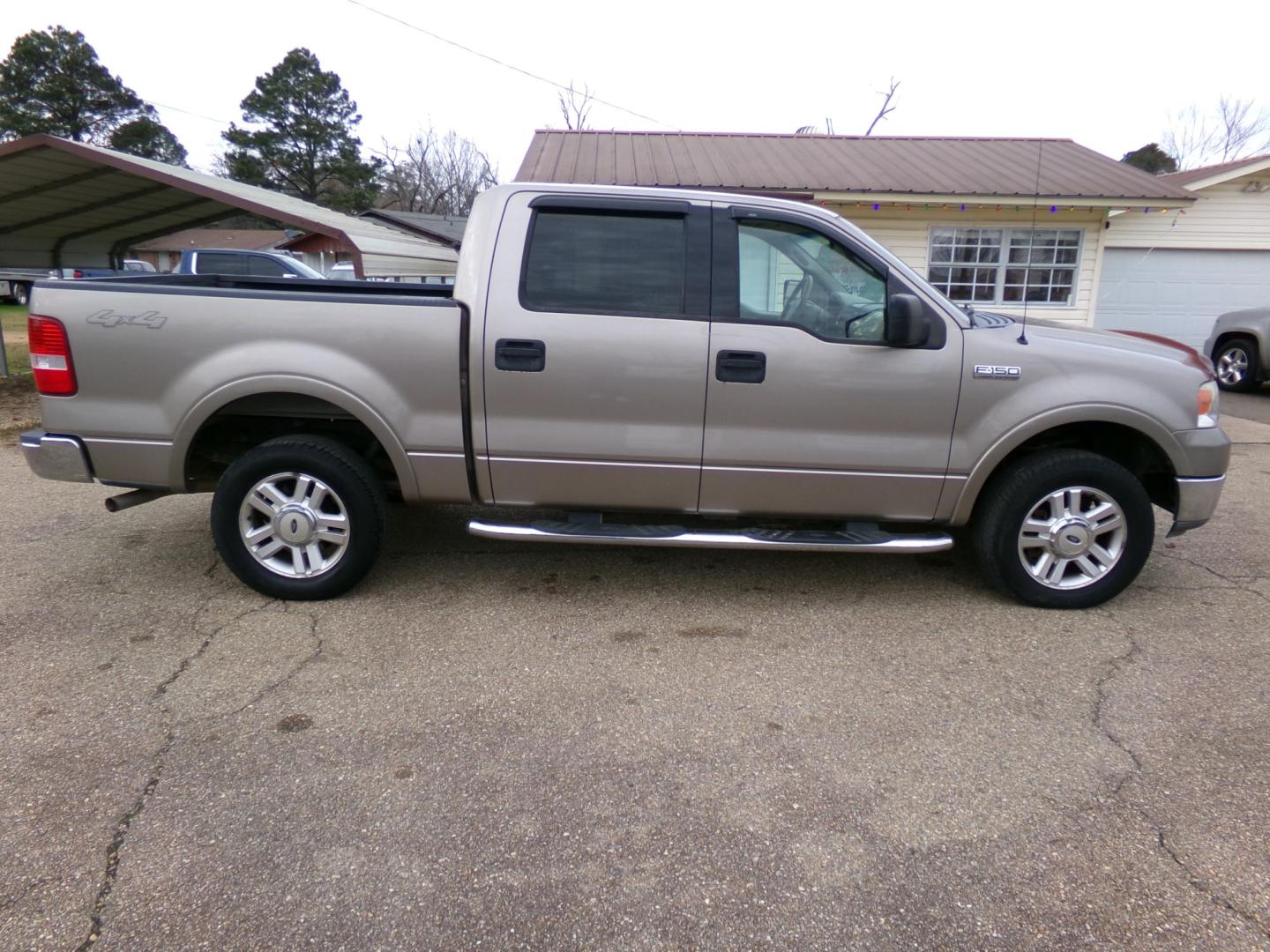 2004 Arizona Beige Metallic /Cream Ford F-150 Lariat SuperCrew 4WD (1FTPW14554K) with an 5.4L V6 SOHC 16V engine, 4-Speed Automatic Overdrive transmission, located at 401 First NE, Bearden, AR, 71720, (870) 687-3414, 33.726528, -92.611519 - Photo#20