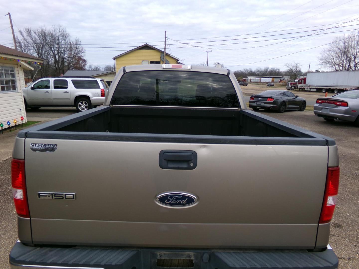 2004 Arizona Beige Metallic /Cream Ford F-150 Lariat SuperCrew 4WD (1FTPW14554K) with an 5.4L V6 SOHC 16V engine, 4-Speed Automatic Overdrive transmission, located at 401 First NE, Bearden, AR, 71720, (870) 687-3414, 33.726528, -92.611519 - Photo#3