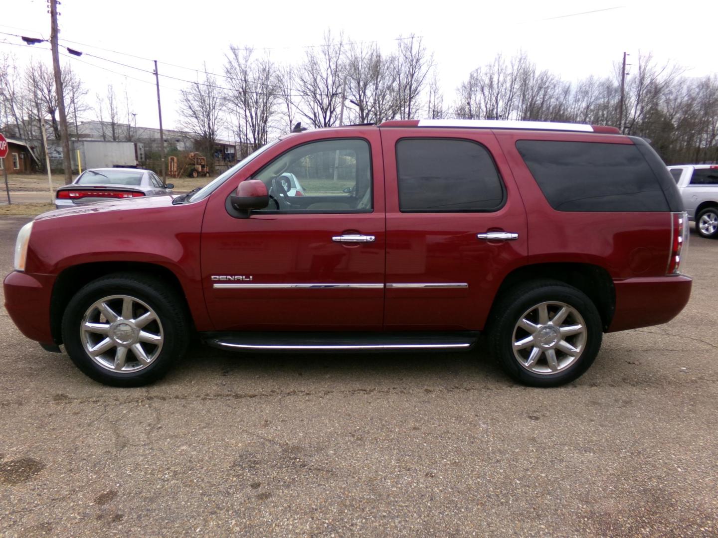 2010 Red Jewel Tintcoat /Tan GMC Yukon Denali 4WD (1GKUKEEF6AR) with an 6.2L V8 OHV 16V engine, 4-Speed Automatic transmission, located at 401 First NE, Bearden, AR, 71720, (870) 687-3414, 33.726528, -92.611519 - Photo#1