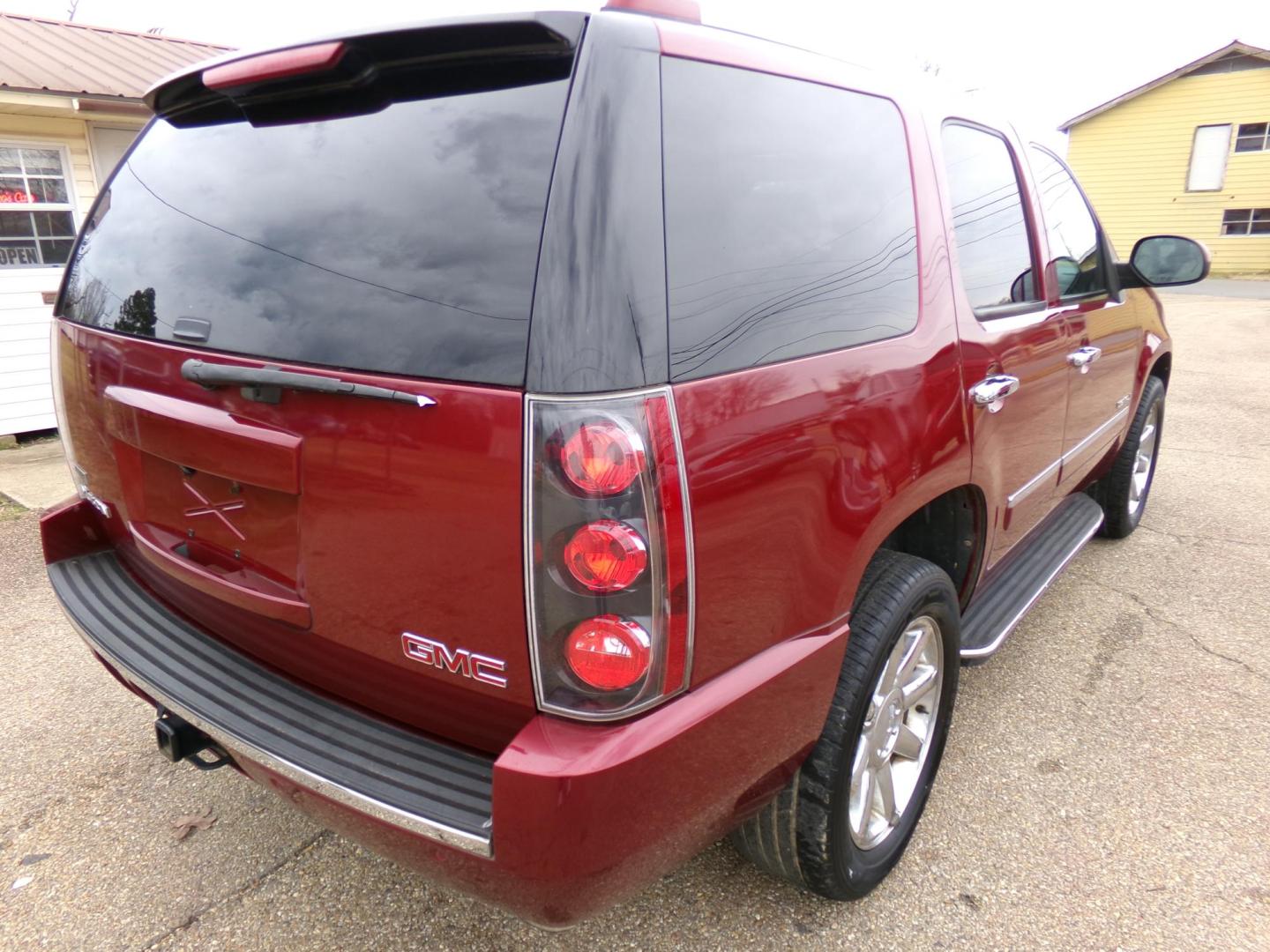 2010 Red Jewel Tintcoat /Tan GMC Yukon Denali 4WD (1GKUKEEF6AR) with an 6.2L V8 OHV 16V engine, 4-Speed Automatic transmission, located at 401 First NE, Bearden, AR, 71720, (870) 687-3414, 33.726528, -92.611519 - Photo#27