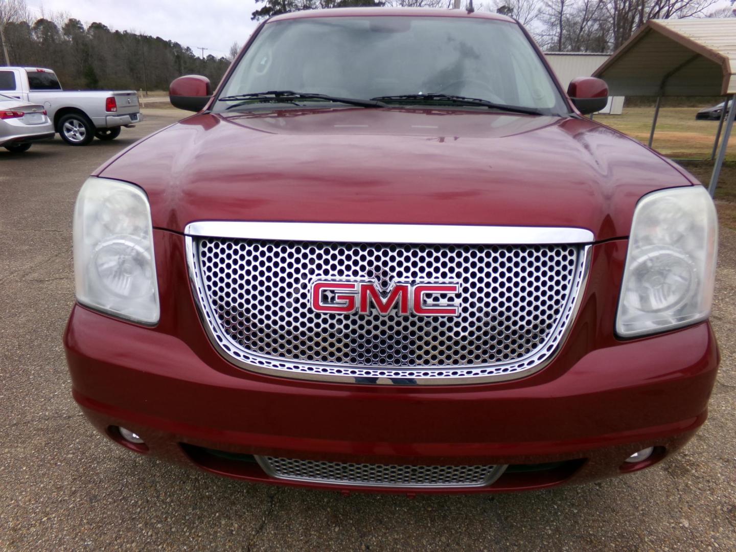 2010 Red Jewel Tintcoat /Tan GMC Yukon Denali 4WD (1GKUKEEF6AR) with an 6.2L V8 OHV 16V engine, 4-Speed Automatic transmission, located at 401 First NE, Bearden, AR, 71720, (870) 687-3414, 33.726528, -92.611519 - Photo#29