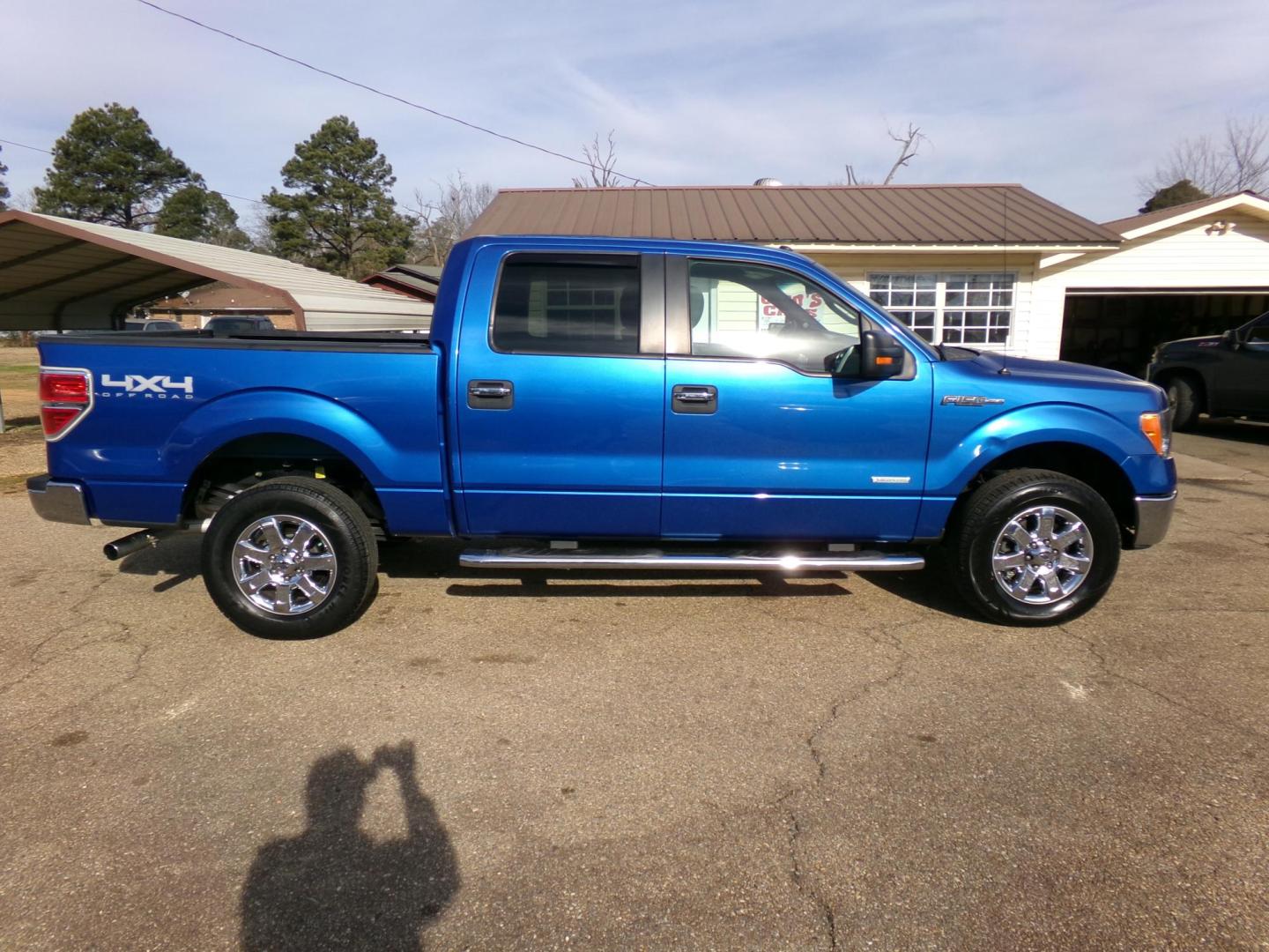 2014 Blue Flame Metallic /Gray Ford F-150 XLT SuperCrew 5.5-ft. Bed 4WD (1FTFW1ET5EK) with an 3.5L V6 TURBO engine, 6-Speed Automatic transmission, located at 401 First NE, Bearden, AR, 71720, (870) 687-3414, 33.726528, -92.611519 - Photo#24