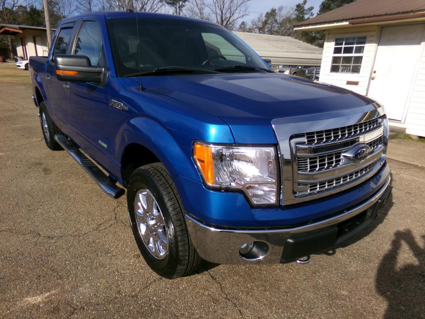 2014 Blue Flame Metallic /Gray Ford F-150 XLT SuperCrew 5.5-ft. Bed 4WD (1FTFW1ET5EK) with an 3.5L V6 TURBO engine, 6-Speed Automatic transmission, located at 401 First NE, Bearden, AR, 71720, (870) 687-3414, 33.726528, -92.611519 - Photo#26