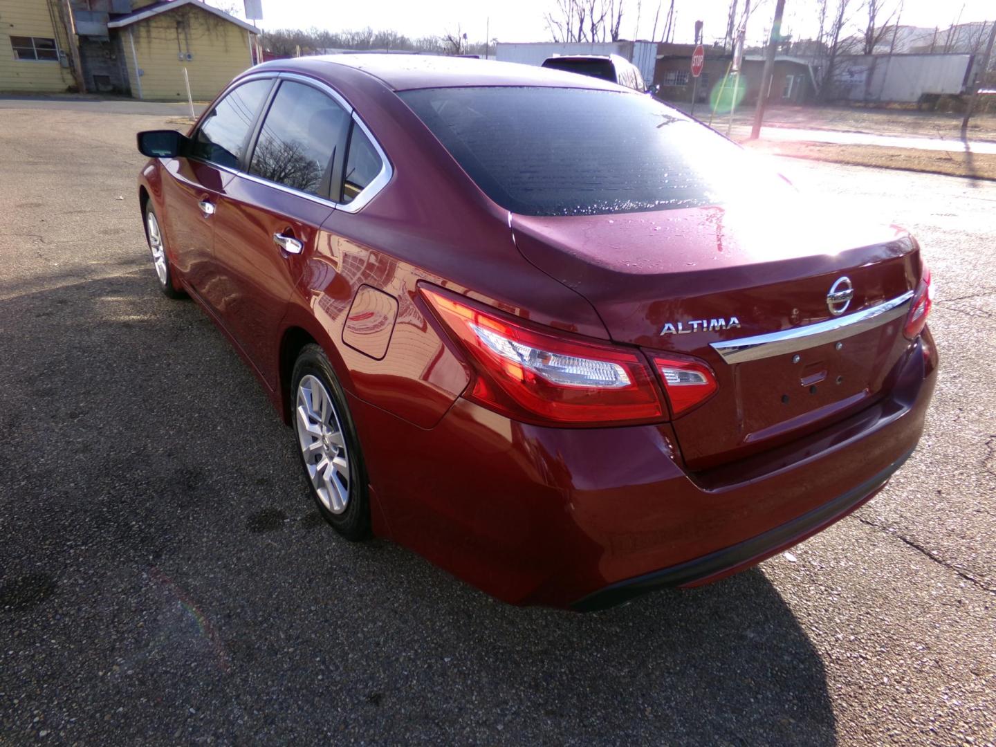 2017 Scarlet Ember Tricoat /Black Nissan Altima 2.5 S (1N4AL3AP9HC) with an 2.5L L4 DOHC 16V engine, CVT transmission, located at 401 First NE, Bearden, AR, 71720, (870) 687-3414, 33.726528, -92.611519 - Photo#2