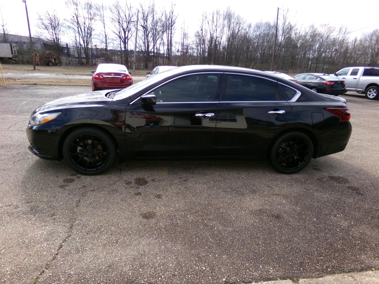 2017 Black Obsidian /Black Nissan Altima 2.5 S (1N4AL3AP9HC) with an 2.5L L4 DOHC 16V engine, CVT transmission, located at 401 First NE, Bearden, AR, 71720, (870) 687-3414, 33.726528, -92.611519 - Photo#1