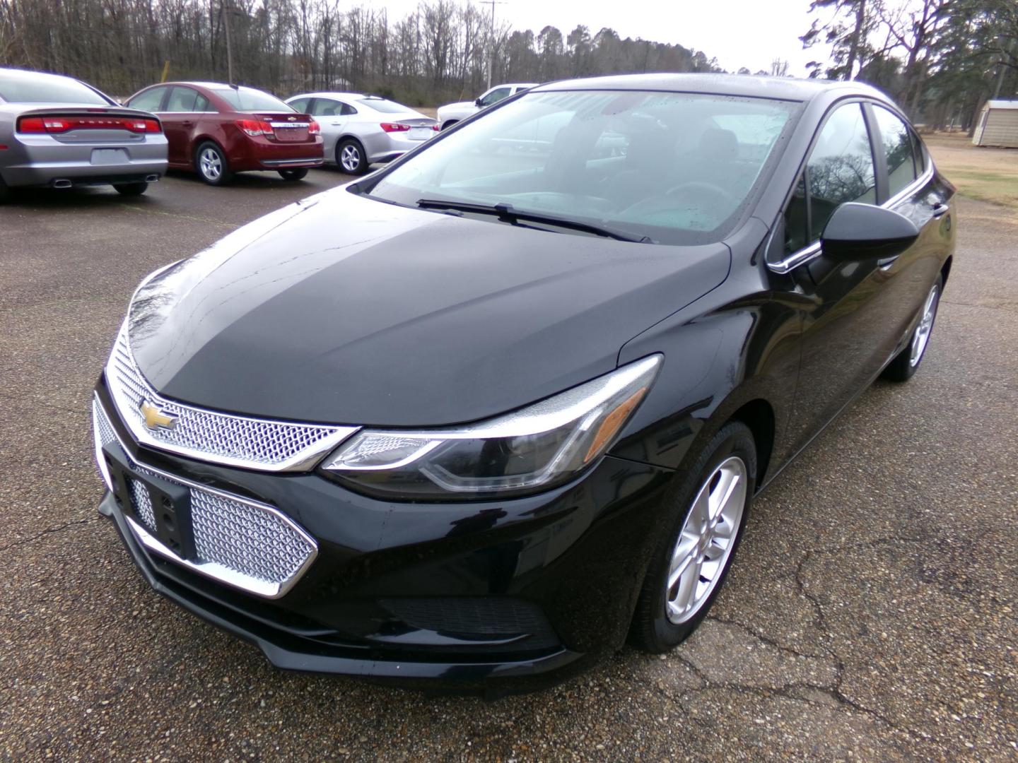 2017 Chevrolet Cruze LT Auto (1G1BE5SM8H7) with an 1.4L L4 DOHC 16V TURBO engine, 6A transmission, located at 401 First NE, Bearden, AR, 71720, (870) 687-3414, 33.726528, -92.611519 - Photo#0