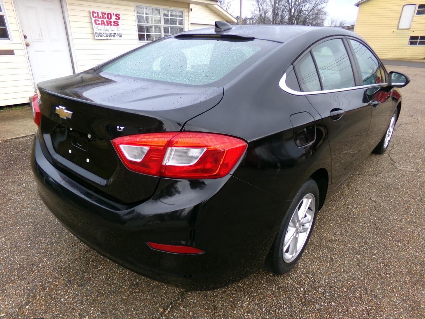 2017 Chevrolet Cruze LT Auto (1G1BE5SM8H7) with an 1.4L L4 DOHC 16V TURBO engine, 6A transmission, located at 401 First NE, Bearden, AR, 71720, (870) 687-3414, 33.726528, -92.611519 - Photo#18