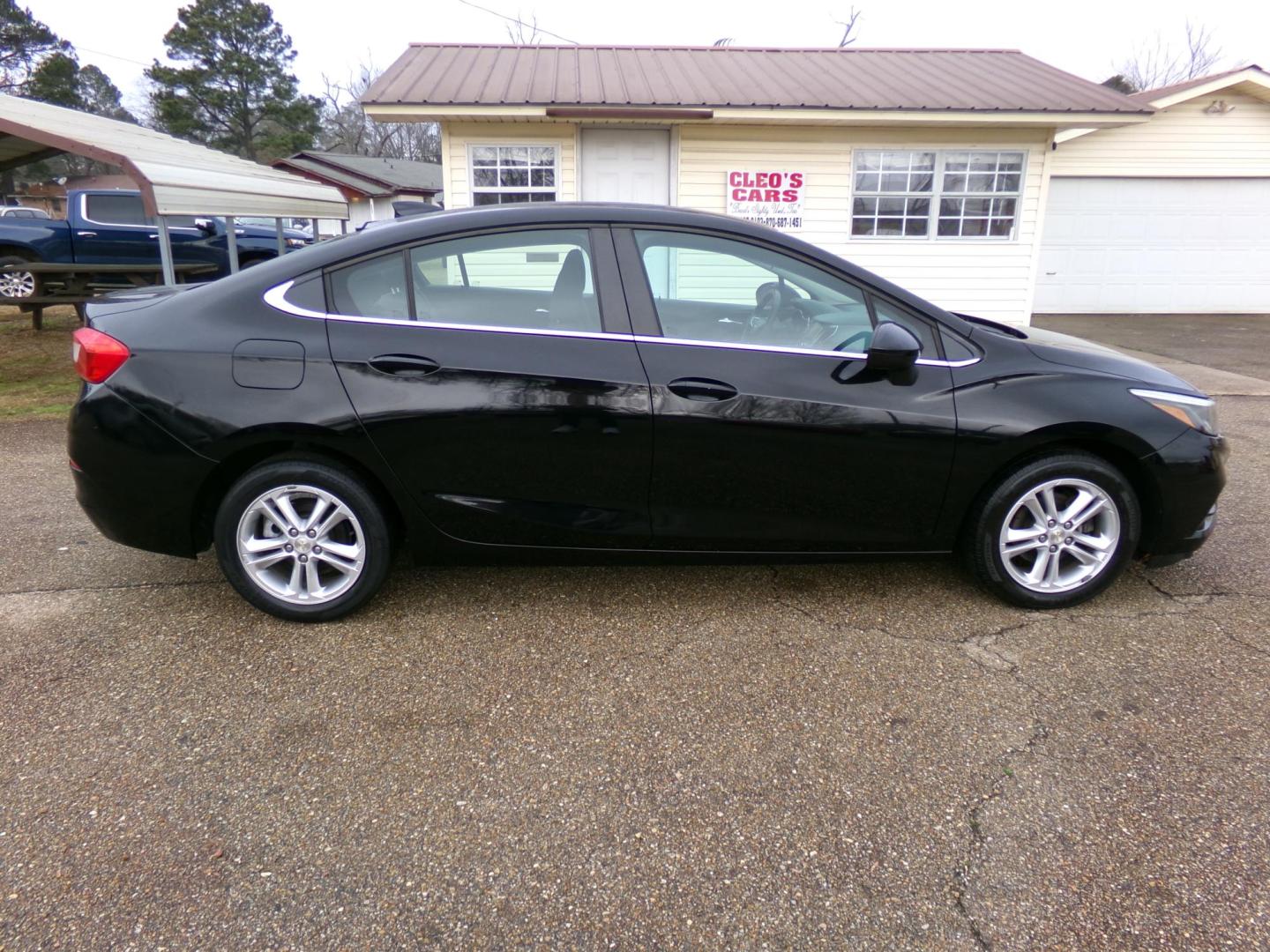 2017 Chevrolet Cruze LT Auto (1G1BE5SM8H7) with an 1.4L L4 DOHC 16V TURBO engine, 6A transmission, located at 401 First NE, Bearden, AR, 71720, (870) 687-3414, 33.726528, -92.611519 - Photo#19