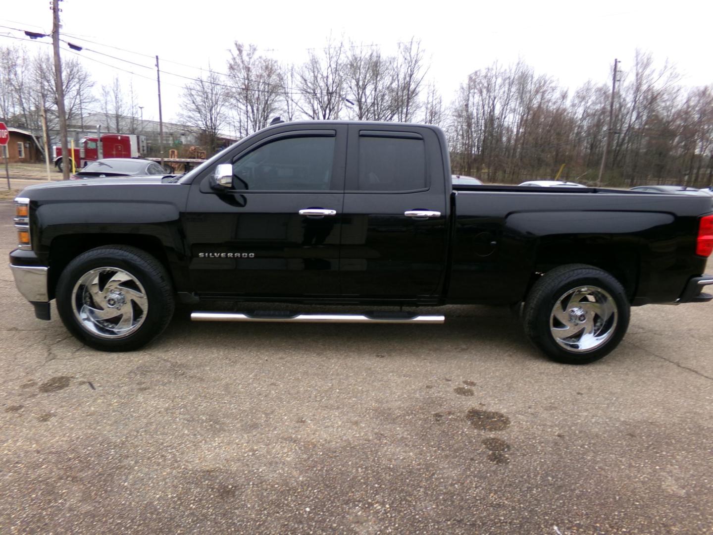 2014 Black /Gray Chevrolet Silverado 1500 1LT Double Cab 2WD (1GCRCRECXEZ) with an 5.3L V8 OHV 16V engine, 6-Speed Automatic transmission, located at 401 First NE, Bearden, AR, 71720, (870) 687-3414, 33.726528, -92.611519 - Photo#1