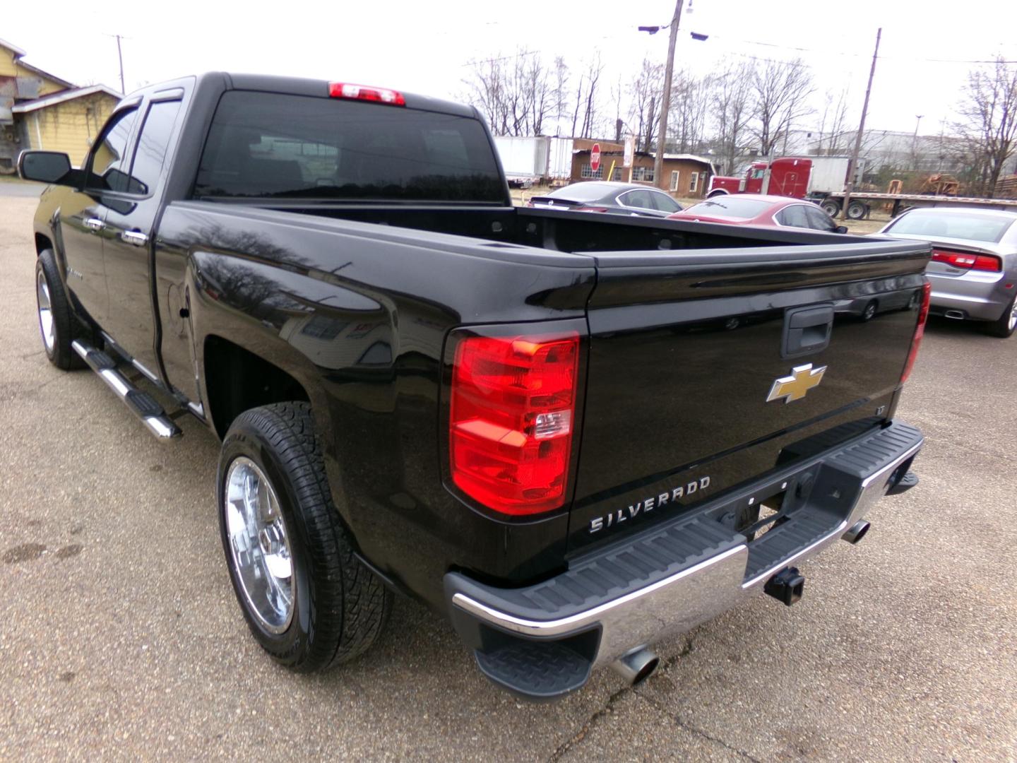 2014 Black /Gray Chevrolet Silverado 1500 1LT Double Cab 2WD (1GCRCRECXEZ) with an 5.3L V8 OHV 16V engine, 6-Speed Automatic transmission, located at 401 First NE, Bearden, AR, 71720, (870) 687-3414, 33.726528, -92.611519 - Photo#2